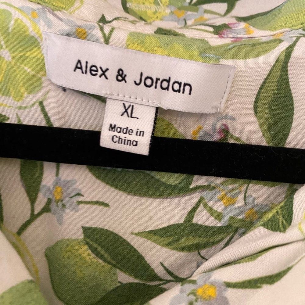 Alex + Jordan Bright Lime Print Button-Up Blouse Fits Like L not XL as labeled - Picture 3 of 4